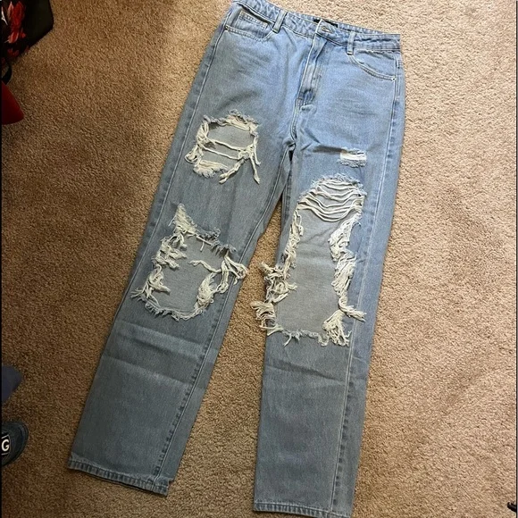 Missguided High waisted distressed boyfriend jeans - Picture 2 of 5